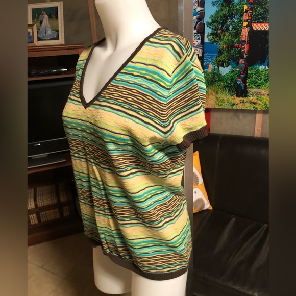 Liz Claiborne sweater in medium.  Excellent condition. - Picture 2 of 5